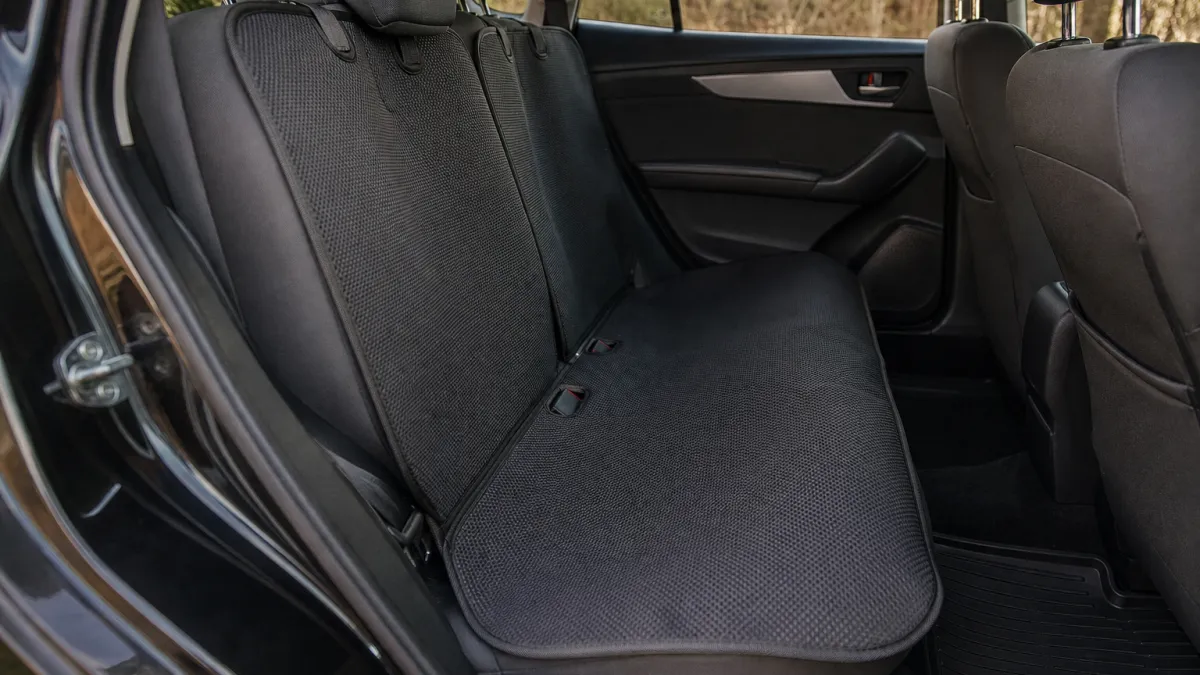 Tapis voiture enfant : le guide pour garder vos sièges neufs