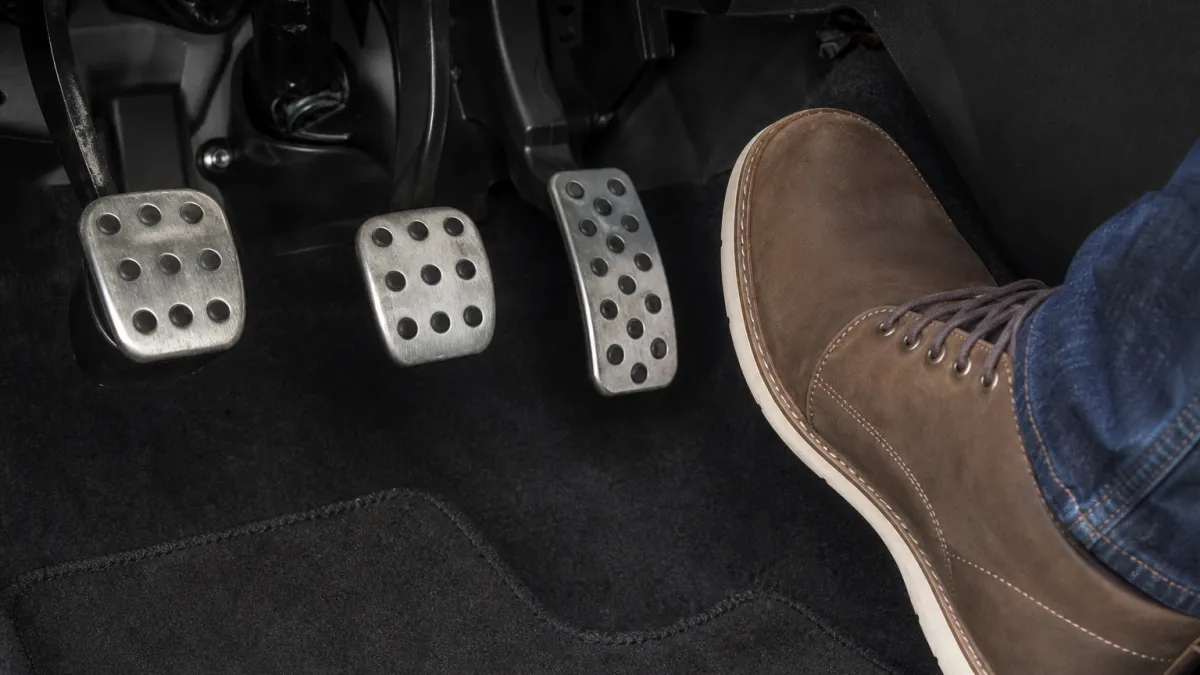 Pédale de voiture : fonctionnement et conseils d'utilisation